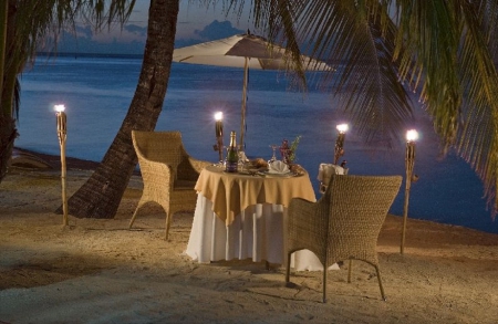 romantic dinner at the beach