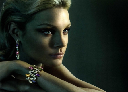 Jessica Stam - earring, girl, blonde, beauty, jewel, green, woman, bracelet, model, jessica stam