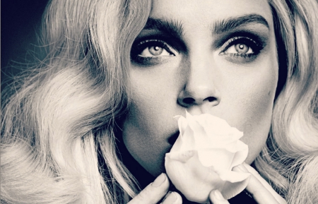 Jessica Stam - blue, girl, blonde, beauty, flower, black, white, woman, model, rose, jessica stam