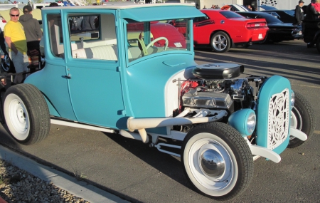 1926 Ford T model with a modified engine - white, headlights, ford, engine, photography, tires, blue