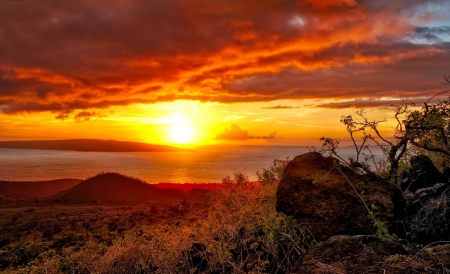 Hawaiian Sunset - clouds, maui, beach, island, sea, rocks, sky