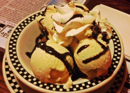 Brownie Sundae - hot fudge sundae, warm brownie, sundae, brownie sundae, brownie