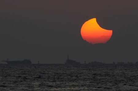 Eclipse - sea, sunset, eclipse, amazing