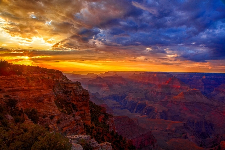 Sunset at the Grand canyon - summer, rocks, beautiful, sundown, amazing, view, light, golden, sunset, colorful, glow, rays, canyon, grand canyon, sky, nice, clouds, lovely