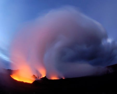 Puu Oo Vent on Mount Kilauea - volcano, heat, air, eruption, swirl