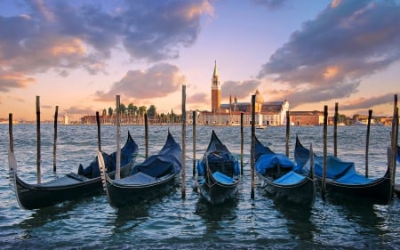 Gondoles, Venice - italy, gondoles, venice, water