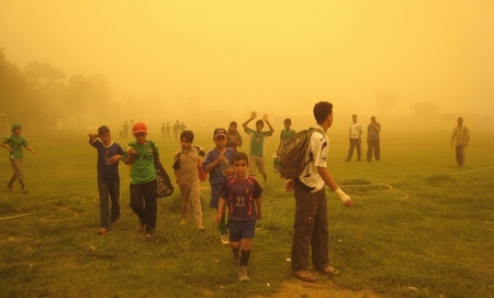 Sand Storm - childrin, sand, storm, baghdad, childern