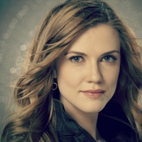 Sara Canning as Jenna Sommers