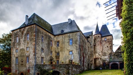 wonderful lissingen castle in germany - overcast, roofs, massive, grass, castle