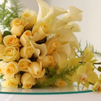 yellow wedding bouquet