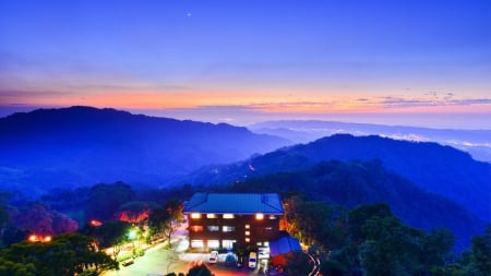 lodge on the mountain top - mountains, lights, lodge, twilight