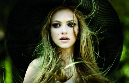 Amanda Seyfried - hat, girl, blonde, beauty, actress, black, green, woman, amanda seyfried