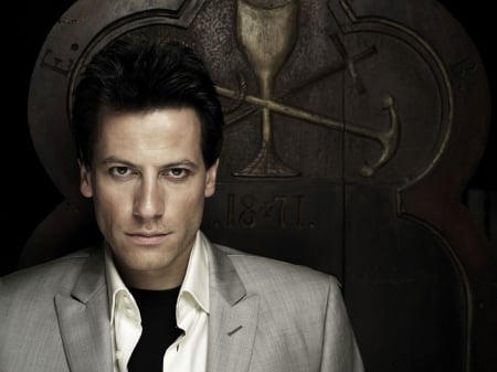 Ioan Gruffudd - male, black, handsome, actor, grey, white, ioan gruffudd, man