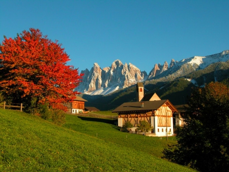 Mountain houses - nice, sky, slope, autumn, trees, greenery, cottages, rocks, foliage, vacation, grass, cliffs, houses, mountain, falls, hills, lovelym, summer, lovely, nature, chalet, rest, colors, neautiful