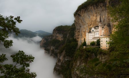 KINGDOM'S HOUSE - hills, trees, canyon, castle, mist, cliffs, landscapes