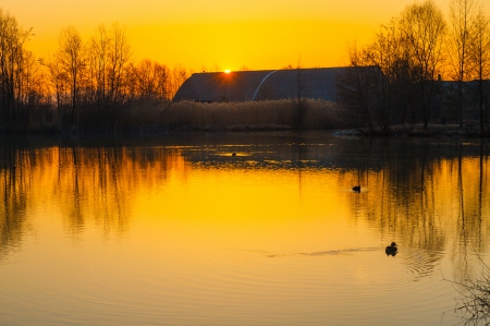 Sunset in Beautiful England - britain, water, uk, evening, serene, england, river, sunset, barn, lake, dusk, cottage, rural