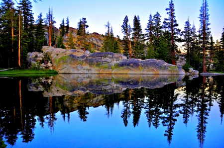 MIRROR LAKE - lake, yosemite, national park, reflection, pacific crest trail, oregan, mirror, eagle cap