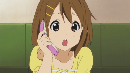 Hirasawa Yui - anime, kawaii, female, talking, chat, yui, k-on, short hair, talk, hirasawa, hirasawa yui, brown eyes, anime girl, mobile, kon, hot, girl, brown hair, k on, cute, phone, sexy