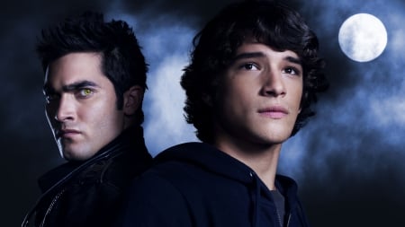 Teen wolf (2011-) - moon, derek, tv series, night, tyler hoechlin, fantasy, scott, werewolf, tyler posey, teen wolf, young, lycan, dark, man, blue, actor