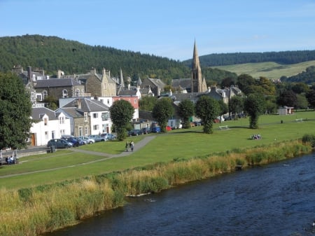 Day out to Peebles in Scotland - homes, blue skyes, river, woods, trees, church, cars