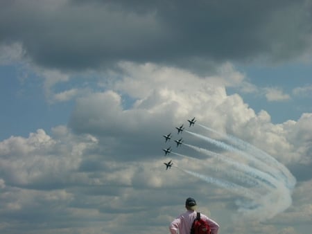 Thunderbirds in formation over Milwaukee - planes, usaf, formation, military, stunt, fighter jet, thunderbirds, air force