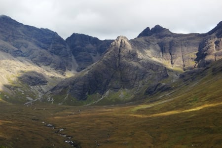 real scottish mountain - dark, hd, scotland, real, sky, big, light, scary, nature, mountain, green