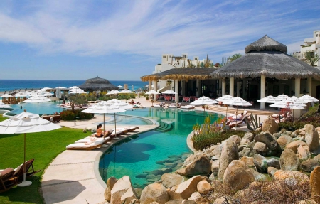 Beautiful Rocky Lagoon Pool