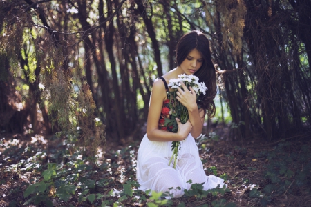 Memories - woman, beauty, girl, photography, daisy, bouquet, nature, forest, beautiful, brunette, flowers