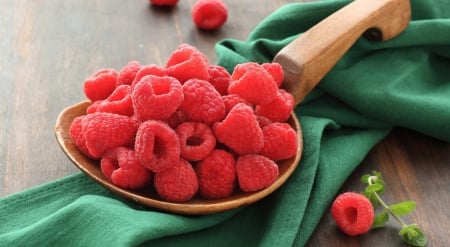 * Raspberries * - berries, fresh, aromatic, fruit, raspberries