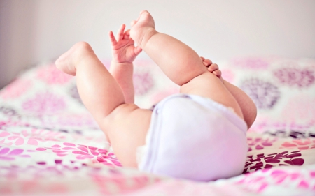 â™¥ - hands, love, adorable, baby, pink, sweet, cute, legs