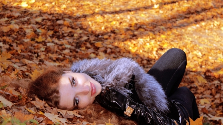 Dreamy Eyes - beautiful, autumn, girl, eyes, furcoat, dreamy