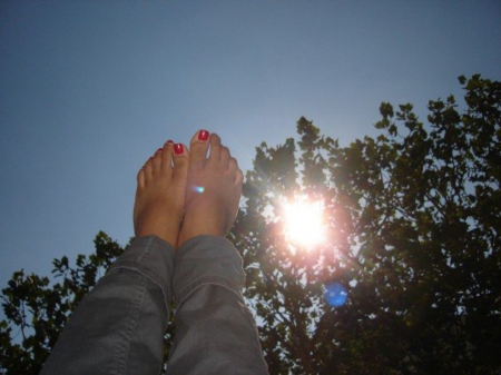 Skyward - sun, sky, toes, feet