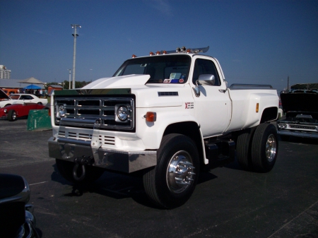 Big Style - white, bowtie, spikes, gm