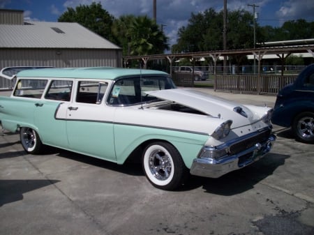 Ford Wagon - ford, wagon, classic, white walls