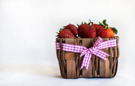 *** Basket of strawberrirs *** - fresh, fruits, basket, food, strawberries