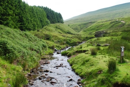 Breacon , River & Mountain - landscape, mountain, river, wales, breacon beacons, pen-y-fan