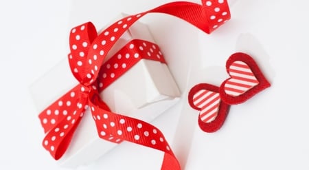 * Romantic gift * - heart, romantic, red, ribbon, gift, box