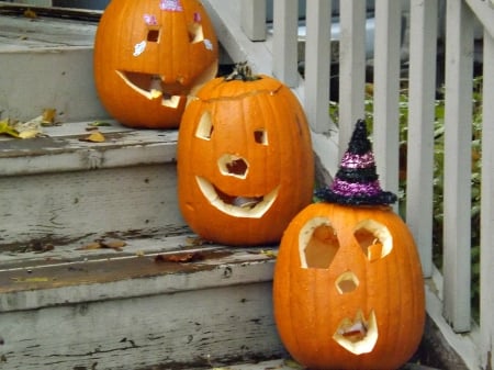 jack - o- lantern trio - hat, pumpkins, jack o lanterns, halloween, witches hat, steps