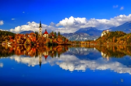 October - pretty, reflection, leaves, golden, nice, falling, branches, beautiful, mirrored, colors, lovely, tree, fall, glow, colorful, nature, autumn, october, foliage, shine