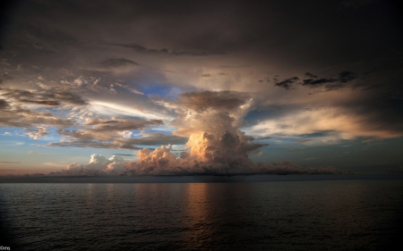 lots of water - clouds, 2pac, water, sky