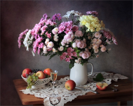 Beautiful chrysanthemums - beauty, freshness, autumn, photography, tones, still life, tasty, table, drink, glass, soft, fruits, chrysanthemums, apples, nature, beautiful, pink, flowers, grapes, colors, seasonal