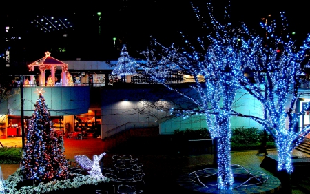 GLITTERING NIGHT - decoration, lights, statue, city, trees, christmas