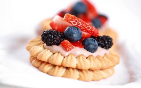 Biscuits - strawberry, berry, fruits, delicious, blueberry, cream, bakery, sweet, food, photo, blackberry