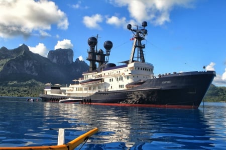 Ship in Bora Bora Tahiti