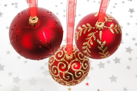 3 Red Baubles!