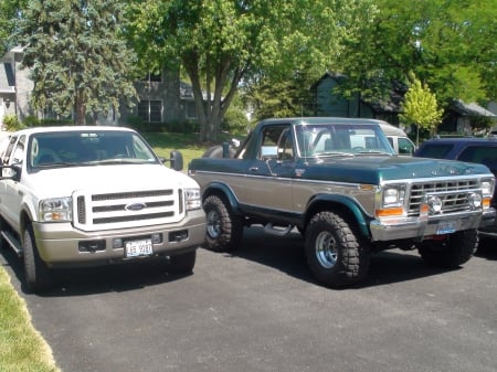 Ford Excursion and Broncho - truck, diesel, ranger, broncho, xlt, gas, ford, excursion