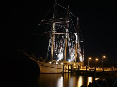 GORGEOUS SHIP - night, ship, gorgeous, shot