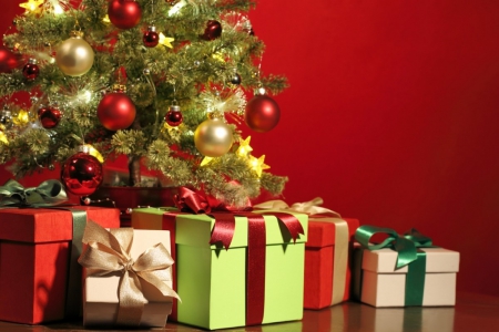 Christmas Eve!♥ - christmas tree, red, green, presents, gold, ribbons