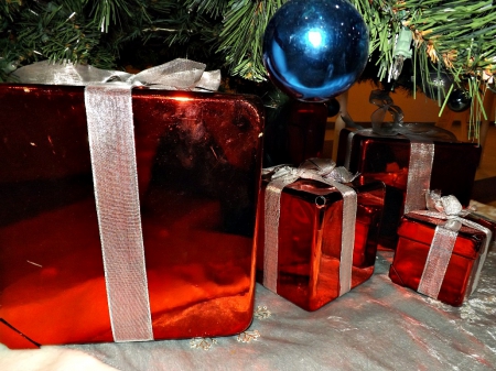 presents - red, wraps, tree, presents, christmas