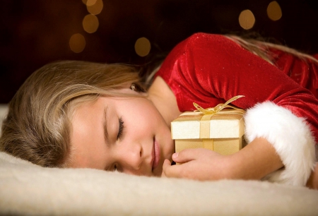 Peaceful sleep with gift - image, girl, gift, color, sweet, new, wallpaper